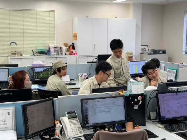 勤務していただく事務所内です。冷暖房完備で年中快適にお仕事出来ます◎