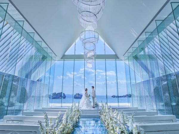 沖縄で何度も賞をいただくほど人気の結婚式場で一緒に働きませんか。