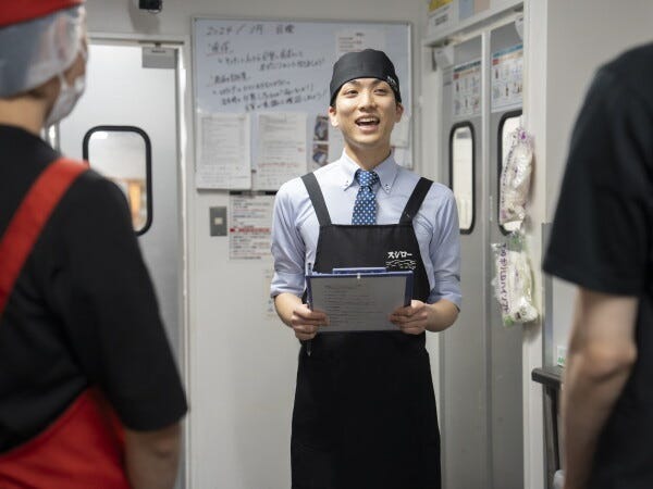 1店舗あたりの売上3億円以上、スタッフ約80名。大規模店舗の経営に挑戦できる環境です。