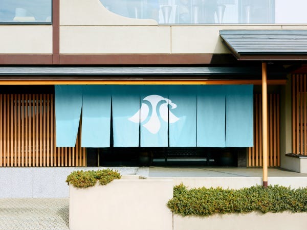 調理場内の洗い物や簡単な盛り付けなどのお手伝い（交通費支給あり）