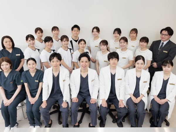 医師、看護師、視能訓練士、受付と職種は分かれていますが、職種を超えて連携し、風通しの良いクリニックです。