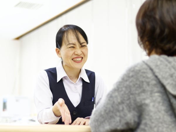 夜間の受付窓口です。電話応対や来客対応をしていただきます。