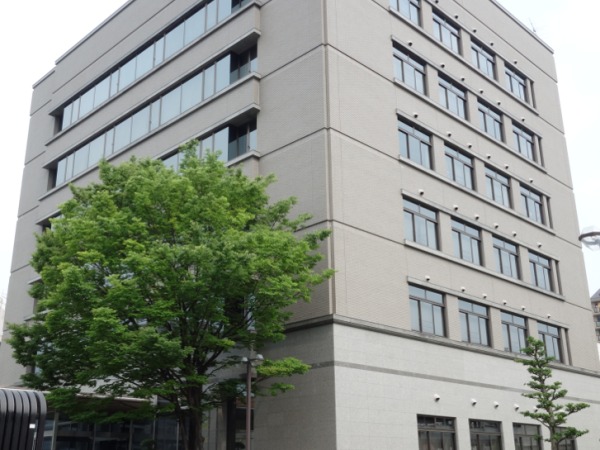 自社ビルの名古屋本社。事務所は6階にあります。