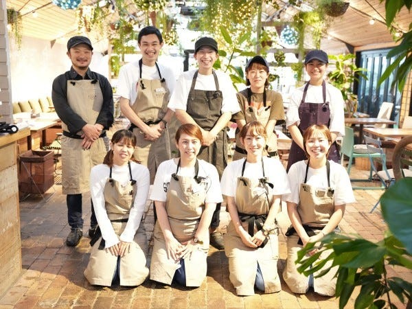 カフェスタッフ