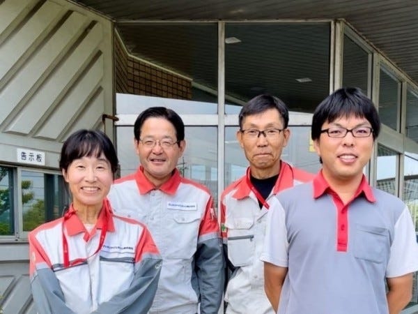 あなたと一緒に働くメンバーです。初めての方でも安心して下さい。私たちも初めは先輩社員の方に教えてもらいましたので、親切丁寧に指導いたします。