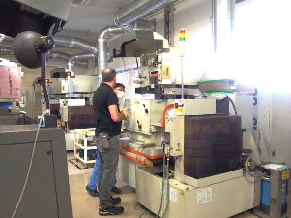 加工業務・特殊セラミック材料の加工業務（未経験者歓迎・普通運転免許）