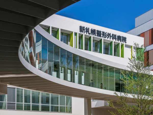 ２０２２年に新築移転　　　　　ＪＲ 、地下鉄駅から直結です