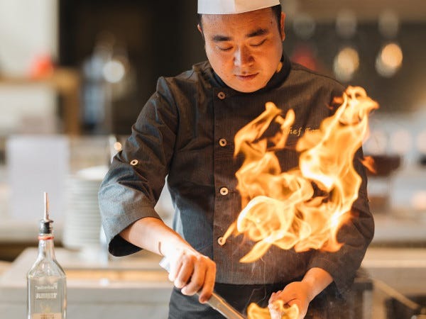 海外からのシェフらと一緒に、腕を競う