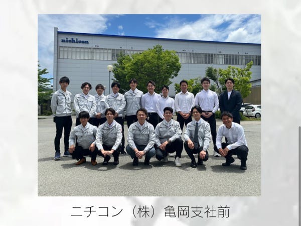 一緒に働くメンバーです!平均年齢26歳と若く活気のある明るい会社です!