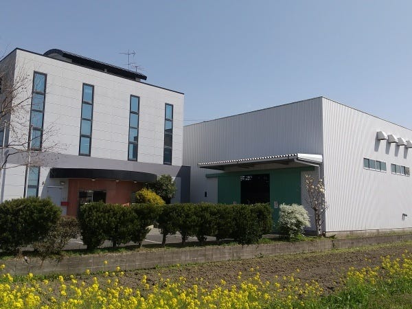 田畑に囲まれたのどかな環境の一方、ゆうちょやスーパー、ICが近くにあり、利便性抜群