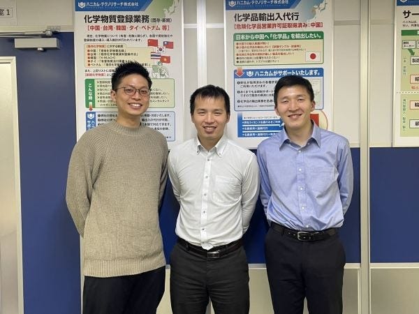 一緒に働くメンバーは、男性と女性が半々です。営業チームとITチームで協力し、業務を進めています◎