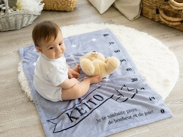 私たちの主力商材のひとつ、赤ちゃんのお名前入りブランケットです。