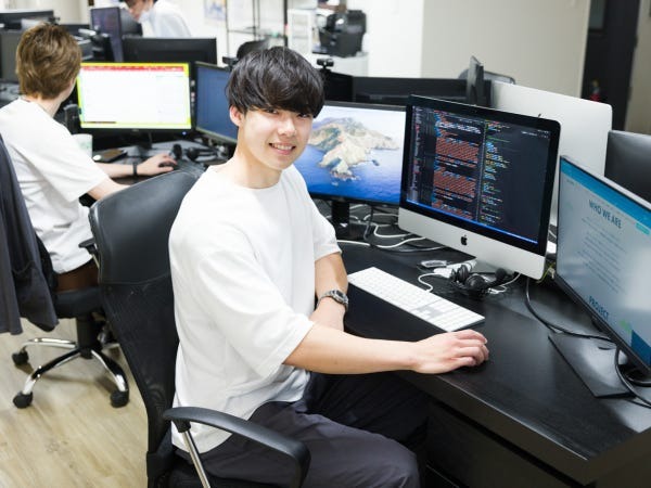 フロントエンドエンジニア・カラーミー