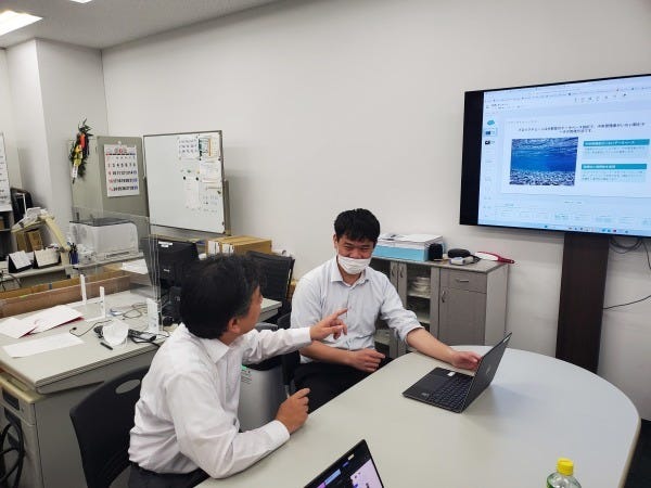 意見や提案がしやすい、フラットな環境があります。相手の立場や状況を理解し、適切なタイミングで情報を伝えることができる人が求められる職場です