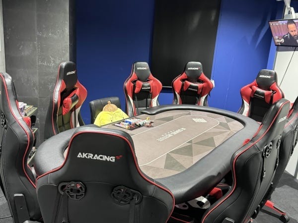 ディーラースタッフ