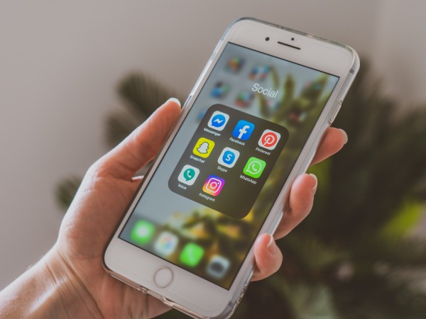 スマホ操作案内スタッフ・スマホの初期設定サポートスタッフ(契約業務なし・人柄重視採用)