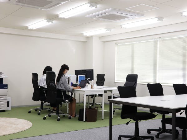 ドーチカ（堂島地下街）の出口から近いので、雨の日でも働きやすい立地です。