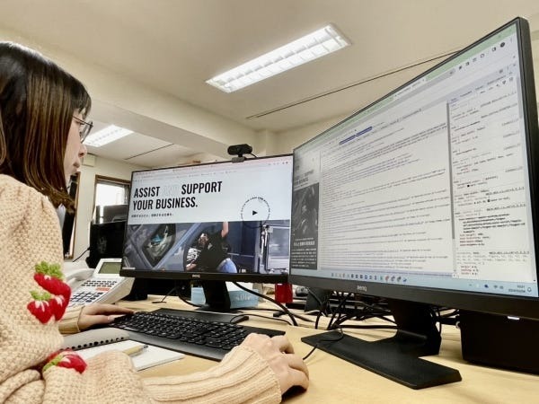 全社員にデュアルモニターを完備！作業効率が高まり、ストレスフリーな環境で集中できます。