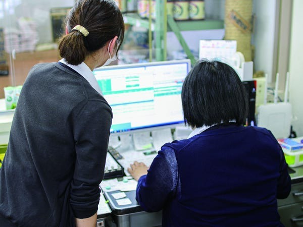 専用のシステムに入力すればOK。　　　　　　入力方法等は、先輩が教えてくれます。