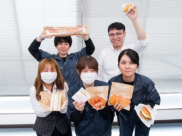 食品パッケージをメインに、安定成長を遂げてきた当社。有名ファストフードやテーマパークとは、それぞれ10年以上など長くお付き合いしています。