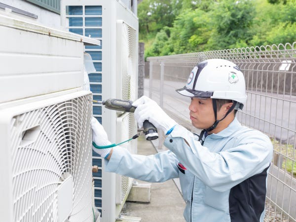 作業風景です。困ったことがあったら、なんでも相談してください！