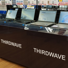秋葉原の小さなパソコンショップからスタートした同社も、現在は全国に52店舗を構えています。