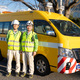 空港内の保守・管理業務にあたる車両も運転。滑走路や誘導路を走るための運転講習があるので安心ください。