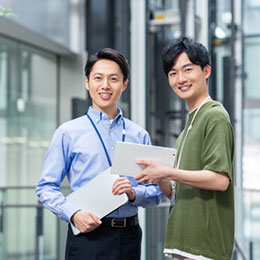 年休120日＆残業月10h未満。メリハリある働き方で、自分の時間もしっかり確保できる環境が魅力です◎