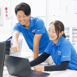 先輩は気さくな人ばかり。入社年数や役職を問わず、相談しやすい雰囲気です。