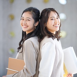 研修充実！事務の長期的なキャリアを築けるサービスとして、高い評価を得ています。