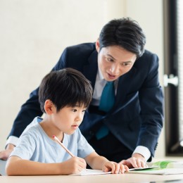 入社後、先輩講師から基本的な業務をしっかりと学べます！未経験でも安心できる教育体制です。