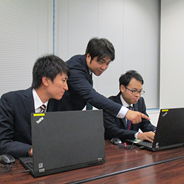座学研修やOJTなど育成体制を整えており、未経験からでも問題なくスタートいただける環境です。