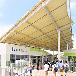 購買データの分析も行い、集客力アップのためのイベントなどを企画します。