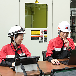 本社技術スタッフのオンラインサポート支援があるので、安心してお客さまに技術サービスを提供できます。