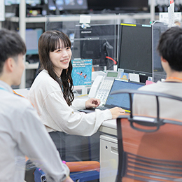 店舗やパートナー会社との連携など、綿密なコミュニケーションが仕事の肝となります。