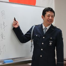 入社後の研修では、社内業務、制服着用方法、仕事の心得、マナー講習などに関して座学で修得できます。