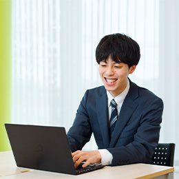 入社後は各種の資格を取得しながら、専門性を身につけられます。資格手当は充実し、業務の幅も広がります。