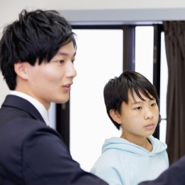 終業後に事務処理やチラシ配りなどの業務をする心配もなく、生徒に対し、より丁寧な指導を実現できます。