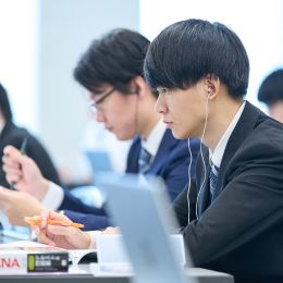 学びの場「TECゼミ」。様々な前職をお持ちの方が、まるで学生に戻ったように、勉強に熱中しています！