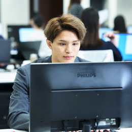 全員に前職給与から110%以上のUPを保証しています。入社後についても、継続的に給与向上を図れます。