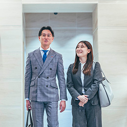 先輩社員による同行営業も積極的に実施し、早期の独り立ちをアシストします