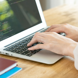 未経験の方はもちろん、新しい言語を学びたいという微経験者の方も大歓迎です！
