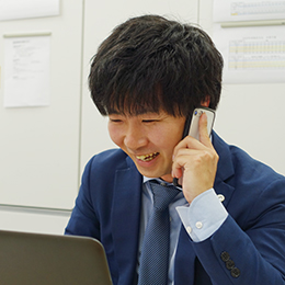 土日休み、月に1回必ずどこかで休めるリフレッシュ休暇もあり、しっかり休みもとれる環境で働けます！