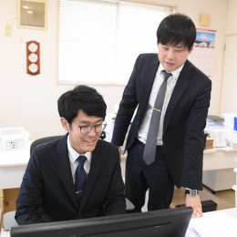 入社後は先輩社員がしっかりフォロー！外回りにも同行するので、営業未経験の方もご安心下さい！