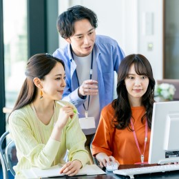 先輩エンジニアにいつでも気軽に相談できる環境のため、安心してスタートすることができます。