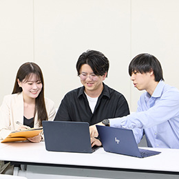 20～30代が活躍！みんなでBBQをしたり、部活を楽しんだり、プライベートでも仲が良いのが特徴です。