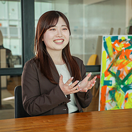 未経験スタート歓迎！商材やITの基礎知識から営業のロールプレイングまで実践的な研修でサポートします。