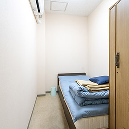 仮眠が取れる休憩室も用意しています◎