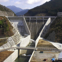 河川機械設備のスペシャリストとして高い信頼と実績があり、創業から70年以上安定経営を誇ります。
