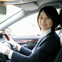 女性ドライバーも活躍中／勤務のシフトなども融通が効きますので、まずはお気軽にご相談ください。